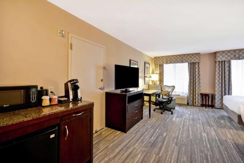 Queen Room with Two Queen Beds - Mobility and Hearing Access del hotel Hilton Garden Inn Ridgefield Park
