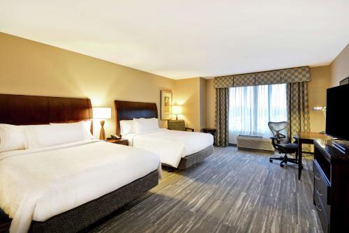 Queen Room with Two Queen Beds - Mobility and Hearing Access del hotel Hilton Garden Inn Ridgefield Park. Foto 1