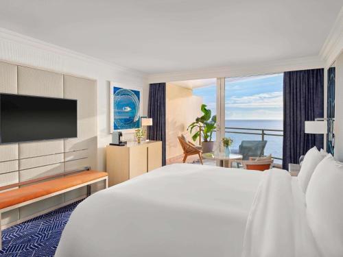 Suite Riviera con vistas al mar del hotel Fairmont Monte Carlo. Foto 1