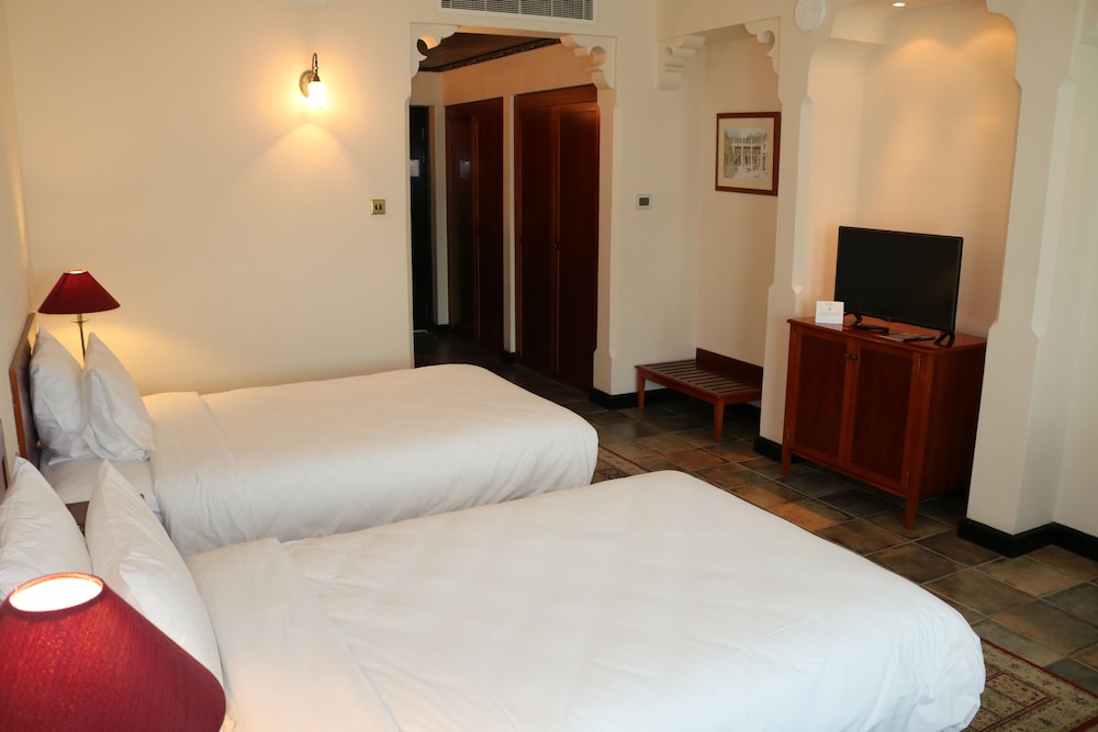 Habitación estándar con 2 camas individuales, 2 camas individuales del hotel Novotel Bahrain Al Dana Resort. Foto 1