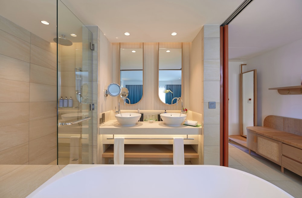 HABITACIÓN DE LUJO, 1 Cama King Size o 2 Camas Gemelas, vistas al mar y al jardín, balcón o terraza del hotel Sofitel Mauritius L'imperial Resort and Spa. Foto 9