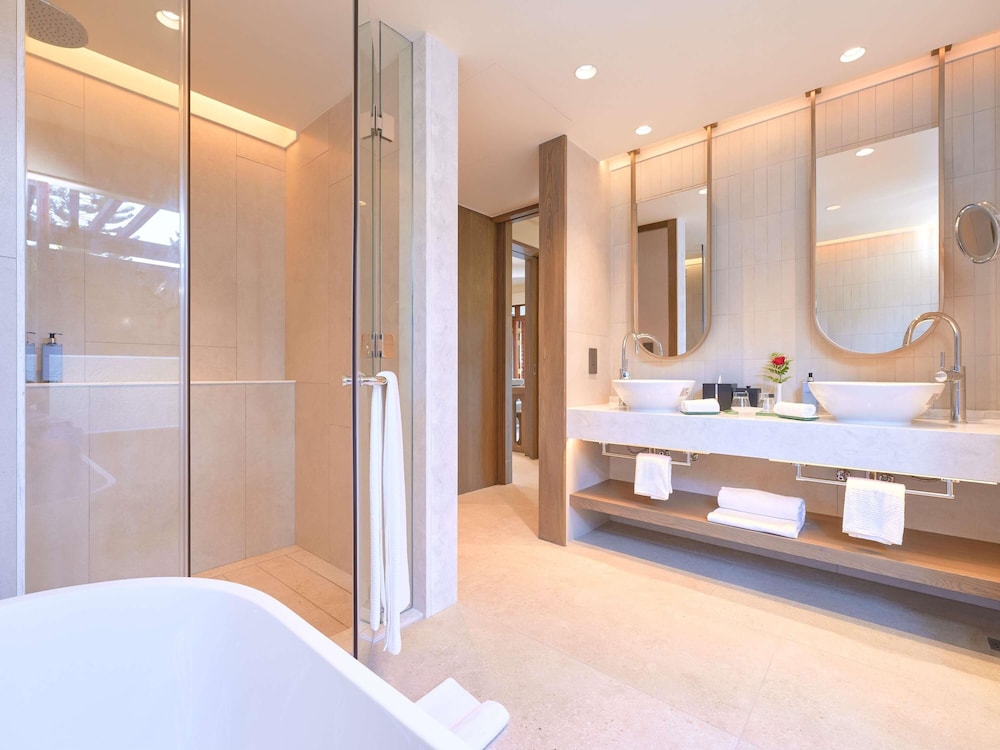 SUITE PRESTIGE, 1 Cama King Size o 2 Camas Gemelas, Suite Familiar con vistas al jardín, balcón o terraza del hotel Sofitel Mauritius L'imperial Resort and Spa. Foto 9