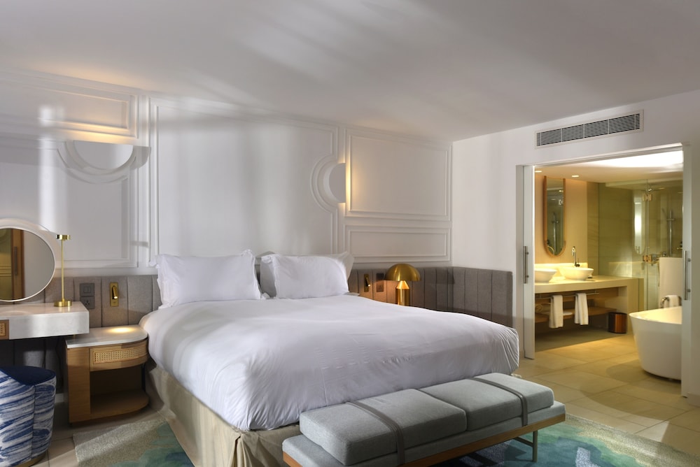 SUITE OPERA, 1 Cama King Size, vistas al océano, acceso directo a la playa, balcón o terraza del hotel Sofitel Mauritius L'imperial Resort and Spa. Foto 1