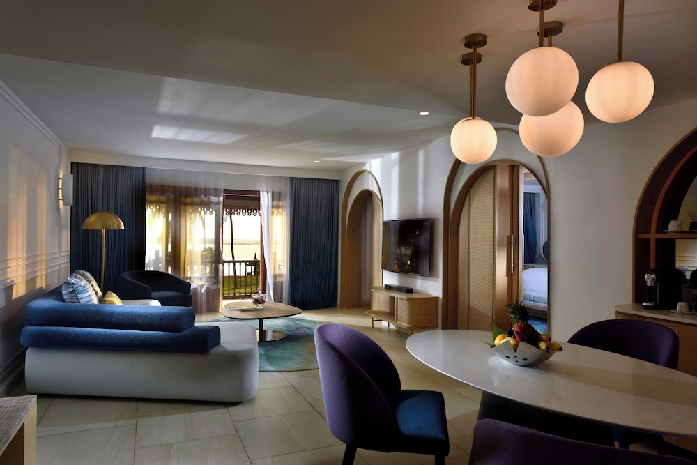 SUITE OPERA, 1 Cama King Size, vistas al océano, acceso directo a la playa, balcón o terraza del hotel Sofitel Mauritius L'imperial Resort and Spa. Foto 2