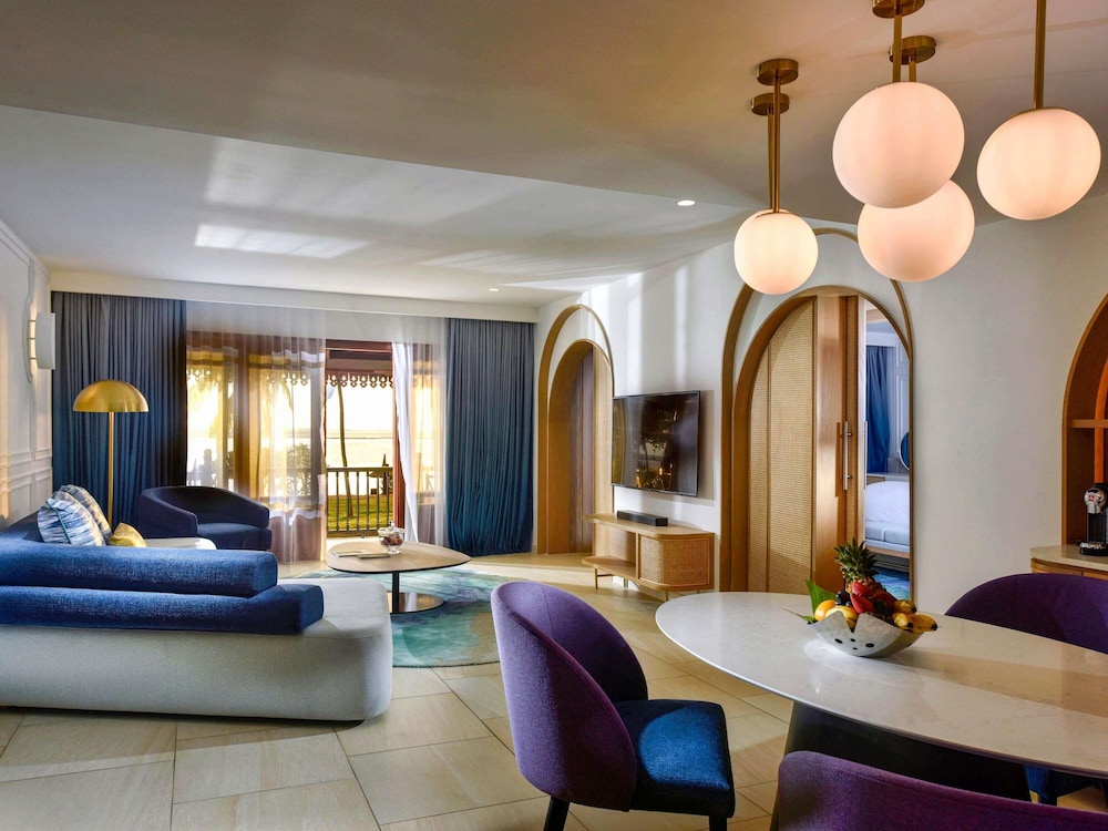 SUITE OPERA, 1 Cama King Size, vistas al océano, acceso directo a la playa, balcón o terraza del hotel Sofitel Mauritius L'imperial Resort and Spa. Foto 4