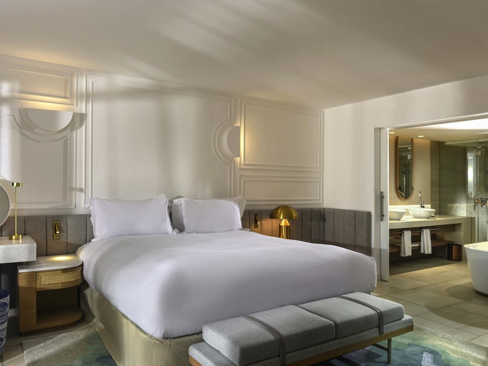 SUITE OPERA, 1 Cama King Size, vistas al océano, acceso directo a la playa, balcón o terraza del hotel Sofitel Mauritius L'imperial Resort and Spa. Foto 7