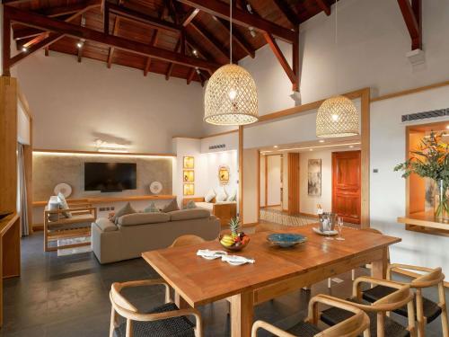 SUITE IMPERIAL, 1 Cama King Size, vistas al océano, acceso directo a la playa, balcón del hotel Sofitel Mauritius L'imperial Resort and Spa. Foto 1