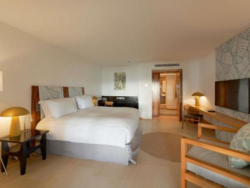 SUITE IMPERIAL, 1 Cama King Size, vistas al océano, acceso directo a la playa, balcón del hotel Sofitel Mauritius L'imperial Resort and Spa. Foto 5