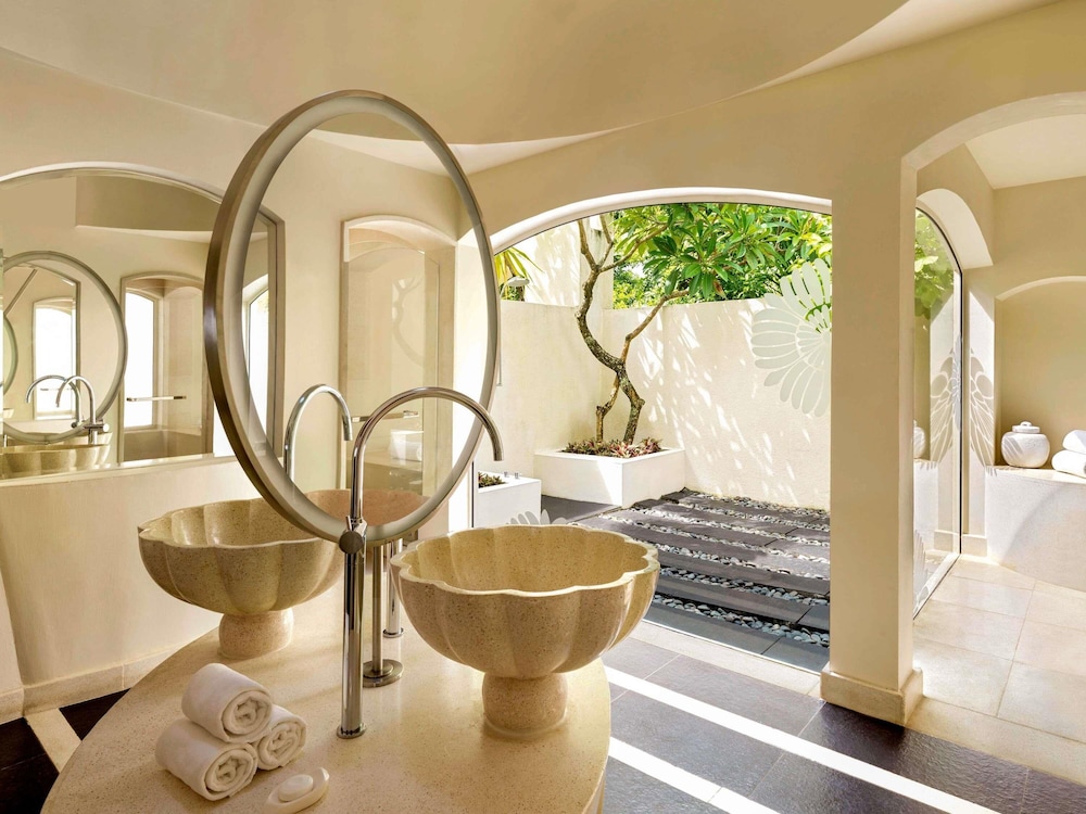 Villa VIP de Playa SO, 2 dormitorios, 1 sala de estar, jardín privado con piscina climatizada, frente a la playa del hotel So/ Sofitel Mauritius. Foto 4