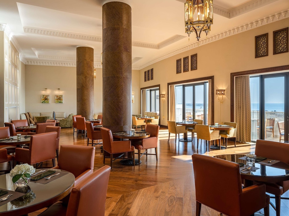 Suite Prestige, Acceso Club Millesime, 1 cama King Size, planta baja, terraza del hotel Sofitel Bahrain Zallaq Thalassa Sea and Spa. Foto 6
