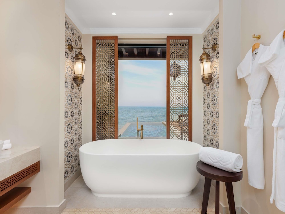 Villa de 3 dormitorios con piscina privada y vistas al mar del hotel Sofitel Bahrain Zallaq Thalassa Sea and Spa. Foto 26