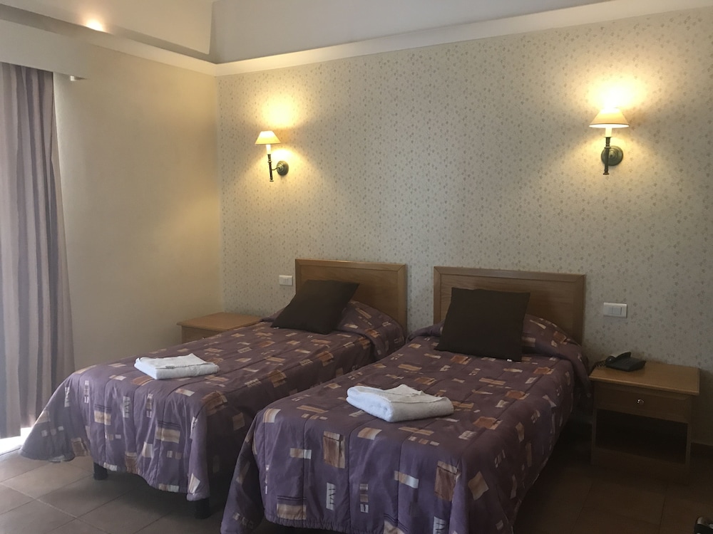 Habitación estándar con 1 cama doble o 2 individuales del hotel The Windsor. Foto 3