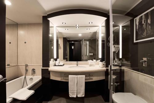 Premium King Room - Opal Lounge Access del hotel Intercontinental Malta. Foto 1