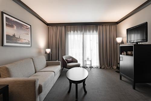 Suite familiar con acceso al salón Club del hotel Intercontinental Malta. Foto 1