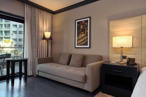 Premium Double Room with City View - Opal Lounge Access del hotel Intercontinental Malta. Foto 5
