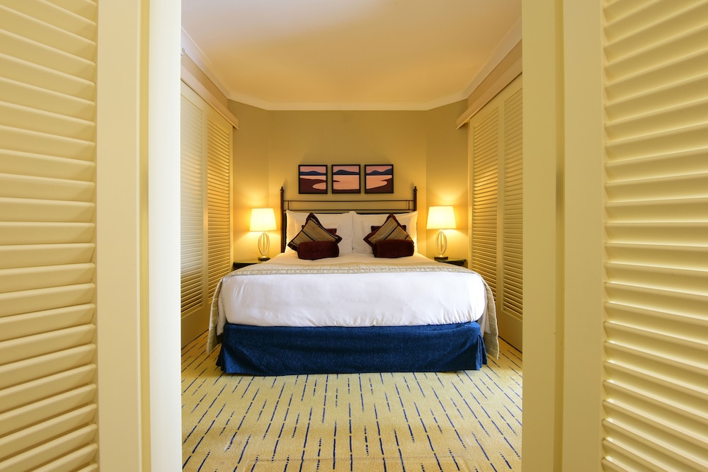 Suite junior, 1 cama de matrimonio del hotel Corinthia St George's Bay Malta. Foto 1