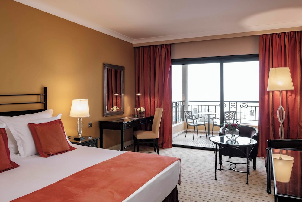 Habitación superior, 1 cama de matrimonio del hotel Corinthia St George's Bay Malta. Foto 3