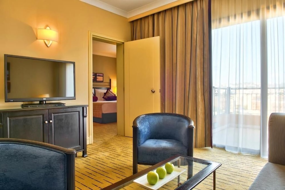 Suite Deluxe, 2 camas individuales, vistas al mar (Twin) del hotel Corinthia St George's Bay Malta. Foto 1