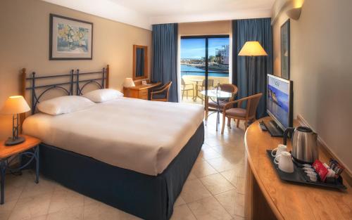 Habitación Superior - 1 cama grande del hotel Verdi St George's Bay Marina. Foto 1