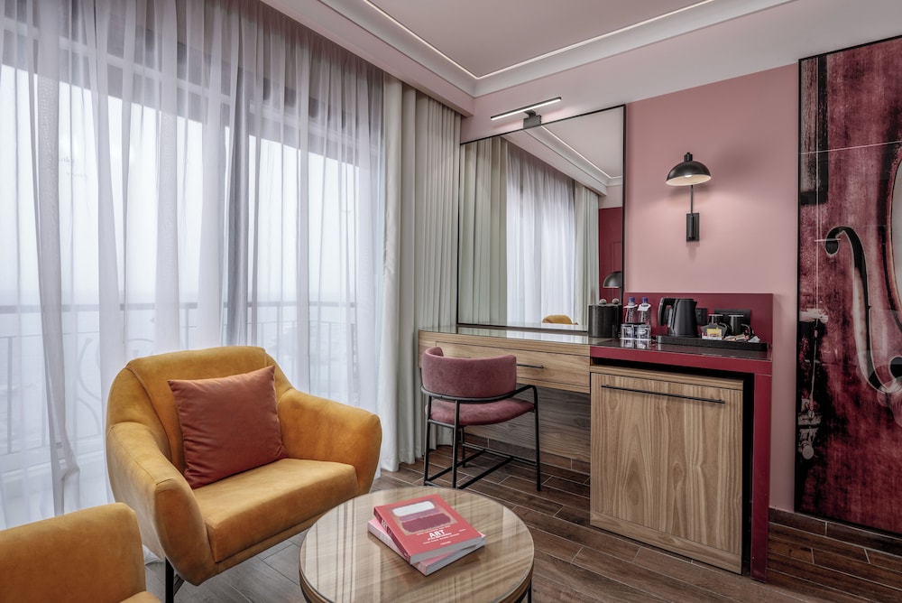 Habitación superior, 1 cama de matrimonio grande del hotel Vivaldi. Foto 5