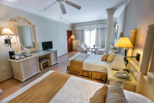 Suite Junior del hotel Bahia Principe Grand Turquesa - All Inclusive