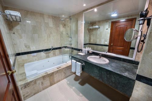 Suite Junior del hotel Bahia Principe Grand Turquesa - All Inclusive. Foto 1
