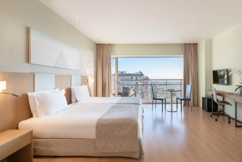 Habitación Doble Estándar con aparcamiento - 1 o 2 camas del hotel Eurostars Oasis Plaza. Foto 1