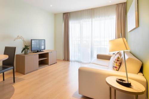 Suite con vistas al mar del hotel Eurostars Oasis Plaza. Foto 4