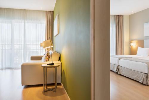 Suite con vistas al mar del hotel Eurostars Oasis Plaza. Foto 5