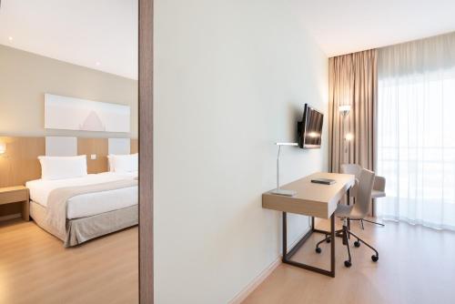 Suite con vistas al mar del hotel Eurostars Oasis Plaza. Foto 6