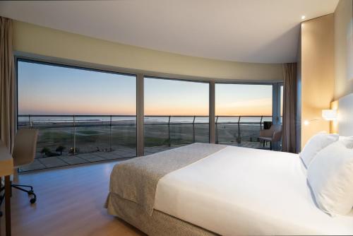 Suite Deluxe con vistas frontales al mar del hotel Eurostars Oasis Plaza