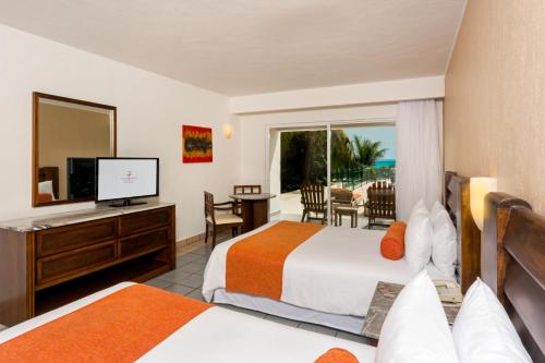 Habitación Estándar con vistas al océano del hotel Flamingo Cancun All Inclusive. Foto 1