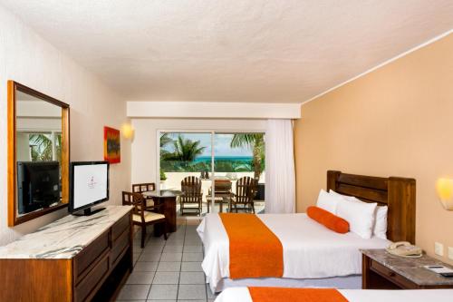 Habitación Estándar con vistas al océano del hotel Flamingo Cancun All Inclusive. Foto 2