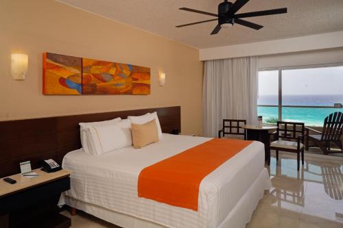Habitación Deluxe con vista al océano del hotel Flamingo Cancun All Inclusive. Foto 3