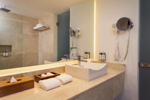 Habitación Deluxe Superior frente al mar del hotel Flamingo Cancun All Inclusive