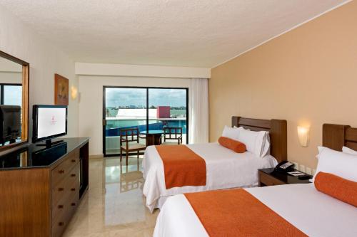 Habitación Estandar del hotel Flamingo Cancun All Inclusive. Foto 1