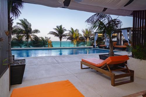 Alojamiento Deluxe con terraza y vistas a la piscina del hotel Flamingo Cancun All Inclusive. Foto 2