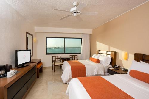 Habitación Doble Deluxe - vistas a la laguna del hotel Flamingo Cancun All Inclusive