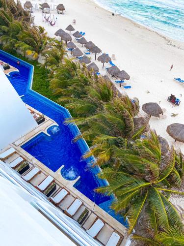 Suite Junior con acceso directo a la piscina - Solo adultos del hotel Flamingo Cancun All Inclusive. Foto 2