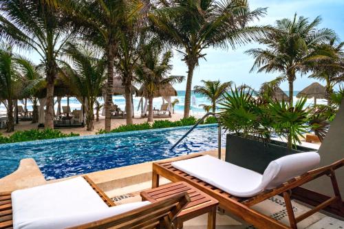 Suite Junior con acceso directo a la piscina - Solo adultos del hotel Flamingo Cancun All Inclusive. Foto 5