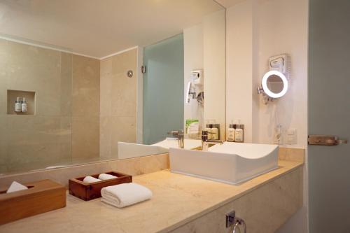 Habitación Estándar con vistas al océano del hotel Flamingo Cancun All Inclusive. Foto 5