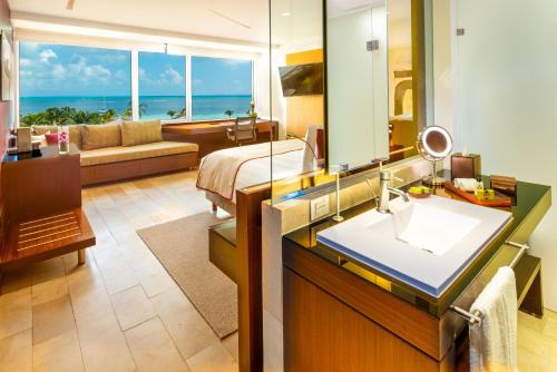 Habitación Clásica con vistas al mar - 2 camas grandes del hotel Intercontinental Presidente Cancun Resort, An Ihg. Foto 3