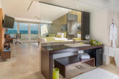 Habitación Club Intercontinental con vistas al océano del hotel Intercontinental Presidente Cancun Resort, An Ihg. Foto 1