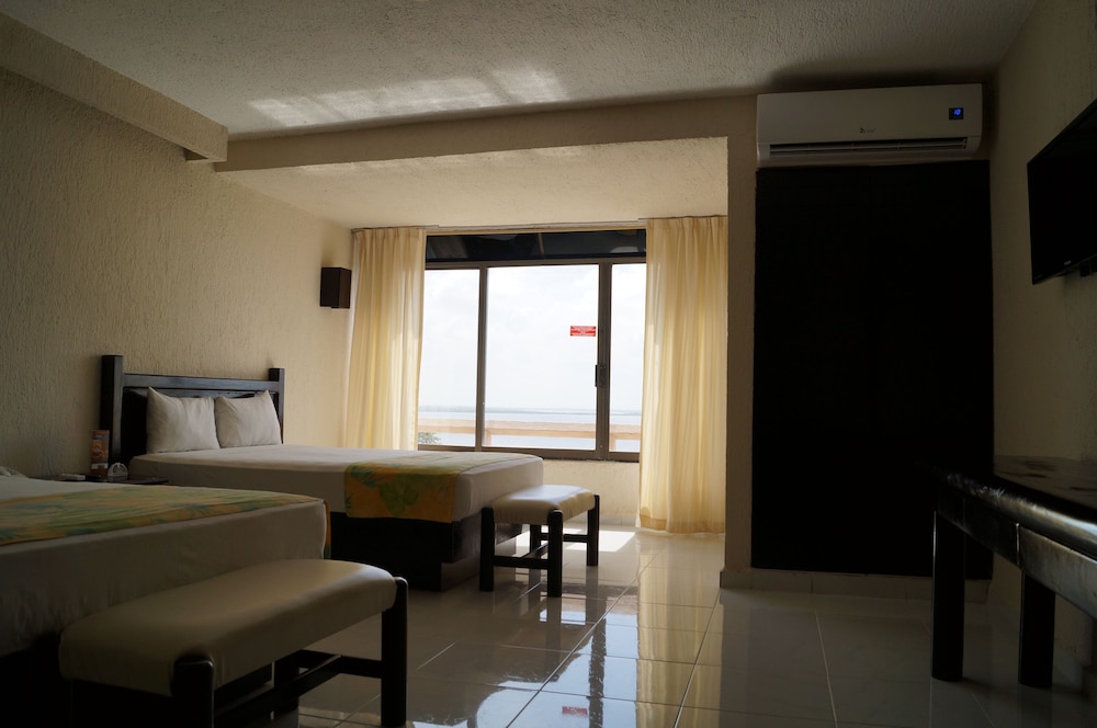 Habitación estándar (No internet access in room) del hotel Solymar Cancun Beach Resort. Foto 4