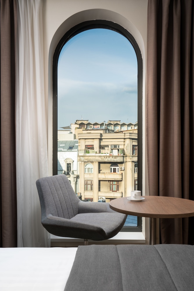 Habitación Clásica con 1 cama doble del hotel Mercure Bucharest City Center. Foto 1