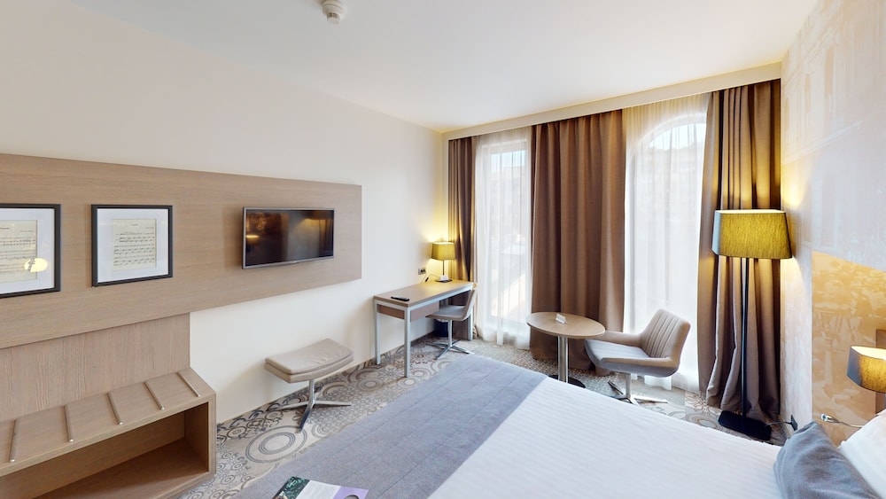 Habitación Clásica con 1 cama doble del hotel Mercure Bucharest City Center. Foto 2