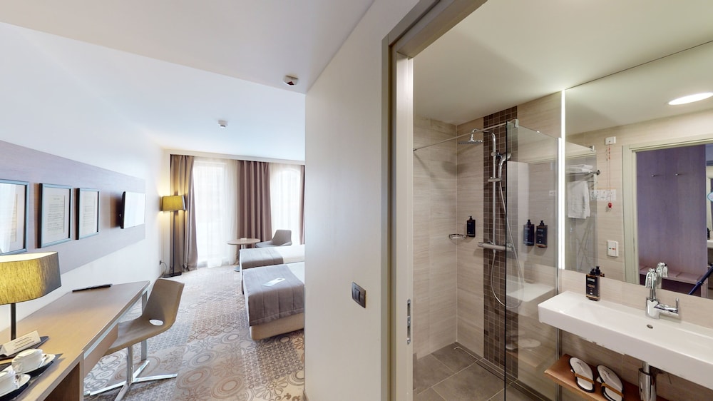 Habitación Clásica con 1 cama doble del hotel Mercure Bucharest City Center. Foto 9