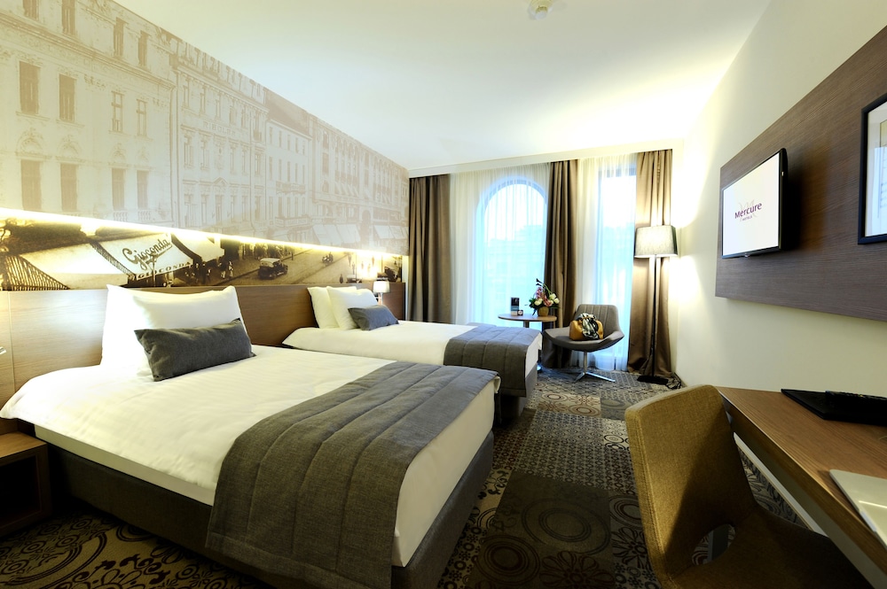 Habitación Superior con camas individuales del hotel Mercure Bucharest City Center. Foto 1