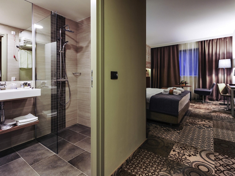 Habitación Superior con camas individuales del hotel Mercure Bucharest City Center. Foto 5