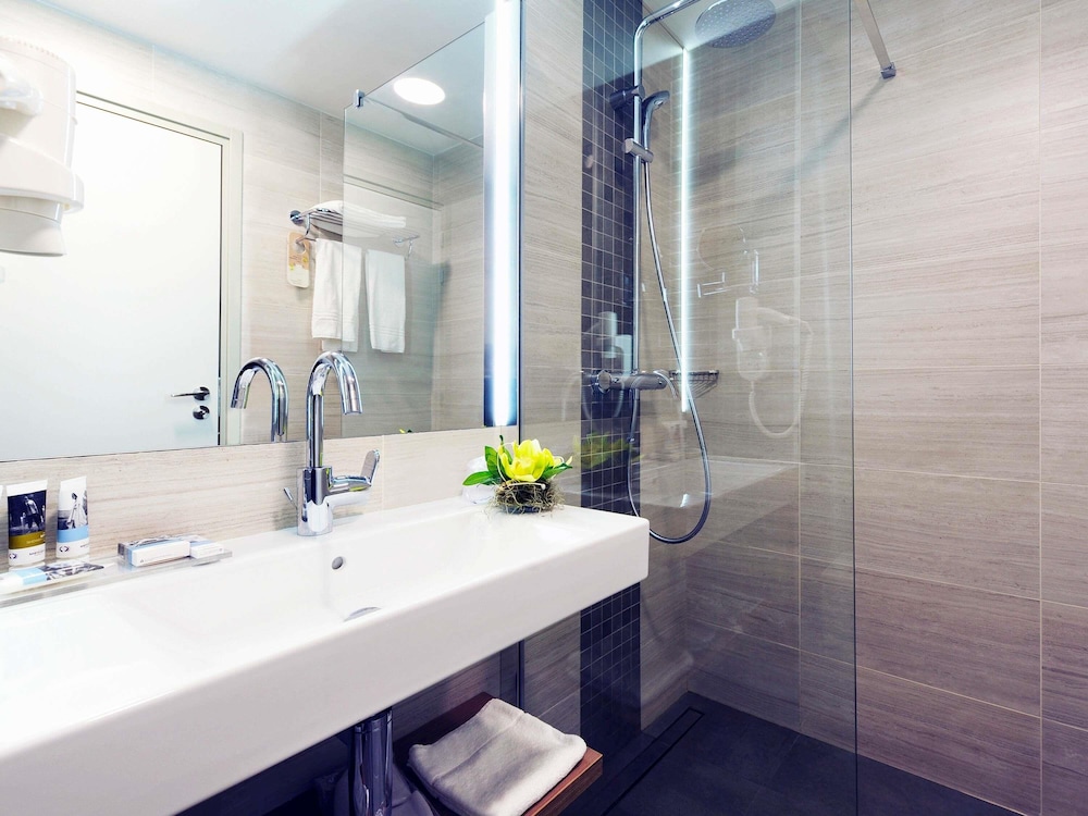 Habitación Superior con camas individuales del hotel Mercure Bucharest City Center. Foto 6